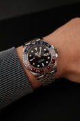 Bild in Galerie-Betrachter laden, Rolex GMT-Master II 126710BLRO Box + og. Papiere "Pepsi", Jubilee Band
