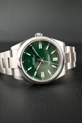 Bild in Galerie-Betrachter laden, Rolex Oyster Perpetual 41 124300 Box + og. Papiere Green Dial
