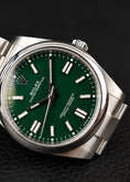 Bild in Galerie-Betrachter laden, Rolex Oyster Perpetual 41 124300 Box + og. Papiere Green Dial
