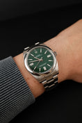 Bild in Galerie-Betrachter laden, Rolex Oyster Perpetual 41 124300 Box + og. Papiere Green Dial
