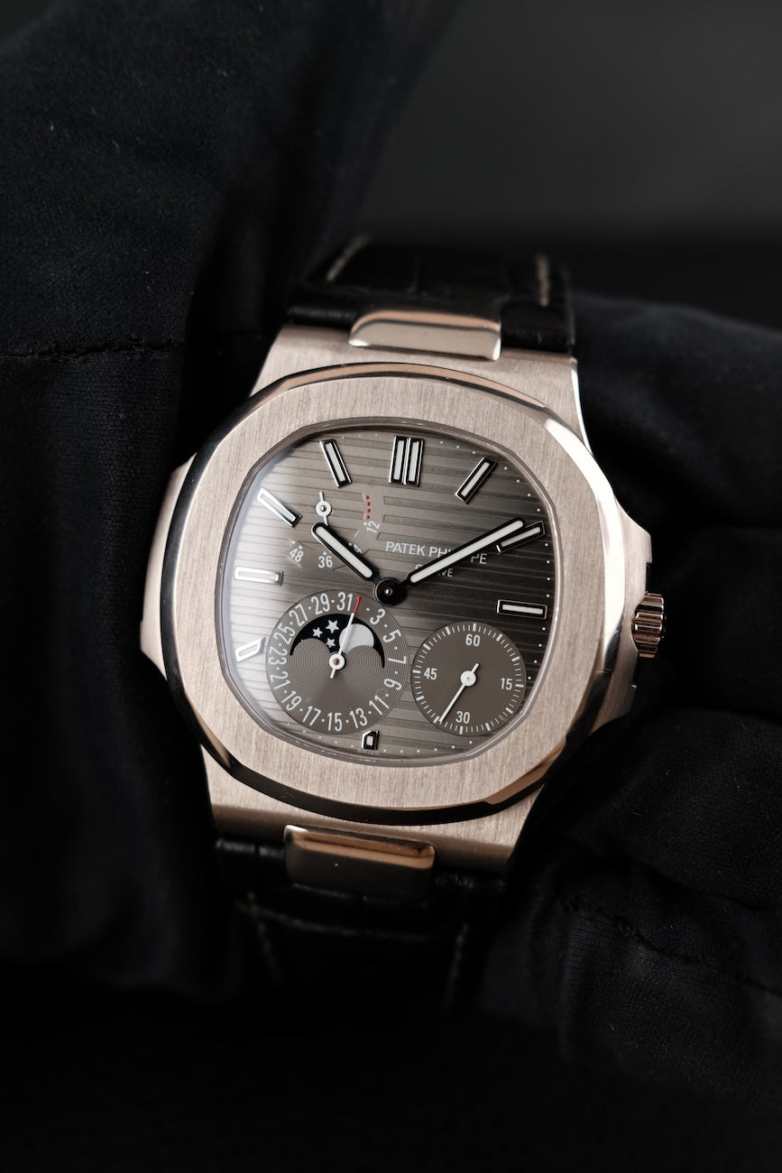 Patek Philippe Nautilus Whitegold Geneva Seal  5712G Box + og. Papiere Open Papers