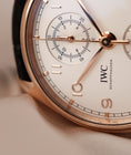 Carica l'immagine nel visualizzatore della galleria, IWC Portugieser Chronograph Classic IW390301 Box + og. Papiere SERVICED by IWC 2023
