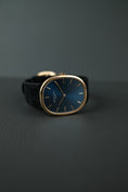 Carica l'immagine nel visualizzatore della galleria, Patek Philippe Ellipse 18k Yellow Gold 3848 Box + og. Papiere Metallic Blue Dial, Additional Extract
