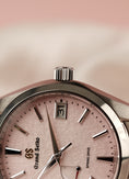 Bild in Galerie-Betrachter laden, Grand Seiko Heritage SBGA497G Box + og. Papiere "Pink Snowflake" Limited 20th Anniversary Edition, First Buyer's Invoice
