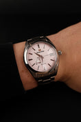 Bild in Galerie-Betrachter laden, Grand Seiko Heritage SBGA497G Box + og. Papiere "Pink Snowflake" Limited 20th Anniversary Edition, First Buyer's Invoice
