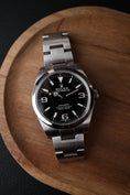 Load image into Gallery viewer, Rolex Explorer 214270 Box + og. Papiere 39mm Rolex Service 12/2022, LC EU
