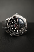 Carica l'immagine nel visualizzatore della galleria, Omega Seamaster Diver 300 M 21032422001001 Box + og. Papiere German Delivered
