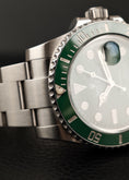 Load image into Gallery viewer, Rolex Submariner Date "Hulk" 2016 116610LV Box + og. Papiere
