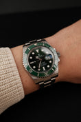 Load image into Gallery viewer, Rolex Submariner Date "Hulk" 2016 116610LV Box + og. Papiere
