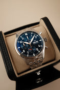 Bild in Galerie-Betrachter laden, IWC Fliegeruhr Chronograph Pilot's  IW378004 Box + og. Papiere incl. 2 IWC Straps + Clasp
