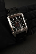 Bild in Galerie-Betrachter laden, Jaeger-LeCoultre Reverso Squadra Hometime Q700867P Box + og. Papiere
