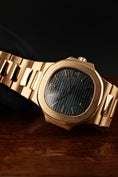 Bild in Galerie-Betrachter laden, Patek Philippe Nautilus 3800 Box + og. Papiere Yellow Gold, Great Service History, First Buyer's Invoice, German Delivered
