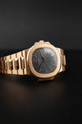 Bild in Galerie-Betrachter laden, Patek Philippe Nautilus 3800 Box + og. Papiere Yellow Gold, Great Service History, First Buyer's Invoice, German Delivered
