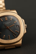 Bild in Galerie-Betrachter laden, Patek Philippe Nautilus 3800 Box + og. Papiere Yellow Gold, Great Service History, First Buyer's Invoice, German Delivered
