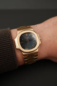 Bild in Galerie-Betrachter laden, Patek Philippe Nautilus 3800 Box + og. Papiere Yellow Gold, Great Service History, First Buyer's Invoice, German Delivered
