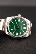 Charger l'image dans la visionneuse de la galerie, Rolex Oyster Perpetual 41 124300 Box + og. Papiere Green Dial
