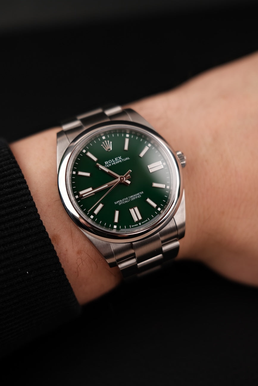 Rolex Oyster Perpetual 41 124300 Box + og. Papiere Green Dial