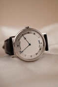 Bild in Galerie-Betrachter laden, Breguet Classique 5157BB/11/9V6 Box + og. Papiere Breguet Service 2023
