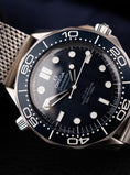 Bild in Galerie-Betrachter laden, Omega Seamaster Diver 300 M 21030422003002 Box + og. Papiere James Bond 60th Anniversary Special Edition, New, German Delivered, Partly Stickered
