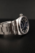 Bild in Galerie-Betrachter laden, Rolex Oyster Perpetual 39  114300 Box + og. Papiere Black Dial
