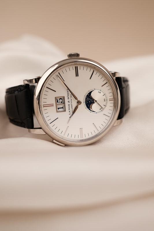 A. Lange und Söhne Saxonia  384026 Box + og. Papiere Moonphase, White Gold, German Delivered