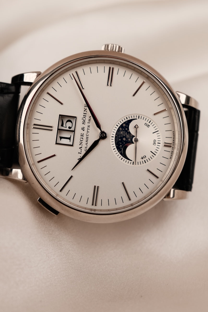 A. Lange und Söhne Saxonia  384026 Box + og. Papiere Moonphase, White Gold, German Delivered