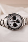 Cargar la imagen en la vista de la galería, Omega Speedmaster Date 32330404004001 Box + og. Papiere LC DE
