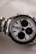 Cargar la imagen en la vista de la galería, Omega Speedmaster Date 32330404004001 Box + og. Papiere LC DE
