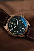 Load image into Gallery viewer, IWC Fliegeruhr IW326802 Box + og. Papiere Pilot's Watch Automatic Spitfire Bronze, Green Dial
