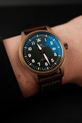 Load image into Gallery viewer, IWC Fliegeruhr IW326802 Box + og. Papiere Pilot's Watch Automatic Spitfire Bronze, Green Dial
