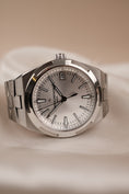 Cargar la imagen en la vista de la galería, Vacheron Constantin Overseas 4500V/110A-B126 Box + og. Papiere Silver Dial
