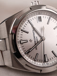 Cargar la imagen en la vista de la galería, Vacheron Constantin Overseas 4500V/110A-B126 Box + og. Papiere Silver Dial
