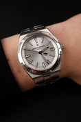 Cargar la imagen en la vista de la galería, Vacheron Constantin Overseas 4500V/110A-B126 Box + og. Papiere Silver Dial
