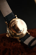 Bild in Galerie-Betrachter laden, Breguet Marine Horae Mundi 3700 Box + og. Papiere Rare, 38mm, 18k Yellow Gold, Serviced
