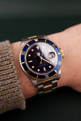 Load image into Gallery viewer, Rolex Submariner Date 16613 Box + og. Papiere S/G, Rare Purple Dial, Rolex Service 2017
