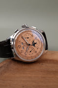 Load image into Gallery viewer, Breitling Premier B25 Datora 42 AB2510 Box + og. Papiere Salmon Dial
