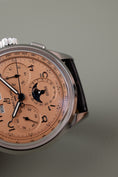 Load image into Gallery viewer, Breitling Premier B25 Datora 42 AB2510 Box + og. Papiere Salmon Dial
