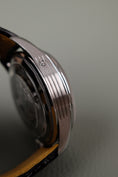 Load image into Gallery viewer, Breitling Premier B25 Datora 42 AB2510 Box + og. Papiere Salmon Dial
