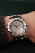 Bild in Galerie-Betrachter laden, Rolex Yacht-Master 40 16622 Original Papiere SERVICED Silver Dial 40mm Platin Bezel
