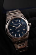 Bild in Galerie-Betrachter laden, Girard Perregaux Laureato 81010 Box + og. Papiere Blue Dial 42mm
