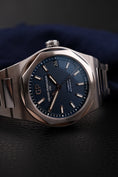 Bild in Galerie-Betrachter laden, Girard Perregaux Laureato 81010 Box + og. Papiere Blue Dial 42mm
