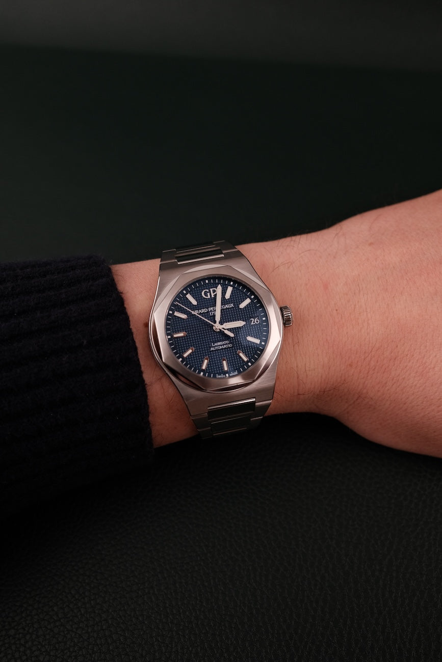 Girard Perregaux Laureato 81010 Box + og. Papiere Blue Dial 42mm