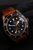 Bild in Galerie-Betrachter laden, Tudor Black Bay Bronze 79250BB Box + og. Papiere Bucherer Edition Blue, German Delivered
