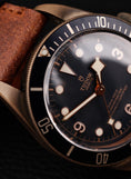 Bild in Galerie-Betrachter laden, Tudor Black Bay Bronze 79250BB Box + og. Papiere Bucherer Edition Blue, German Delivered
