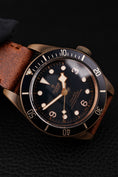 Bild in Galerie-Betrachter laden, Tudor Black Bay Bronze 79250BB Box + og. Papiere Bucherer Edition Blue, German Delivered
