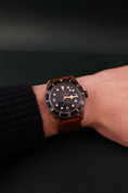 Bild in Galerie-Betrachter laden, Tudor Black Bay Bronze 79250BB Box + og. Papiere Bucherer Edition Blue, German Delivered
