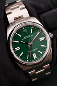 Cargar la imagen en la vista de la galería, Rolex Oyster Perpetual 41 124300 Box + og. Papiere Green Dial, 41mm
