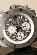 Bild in Galerie-Betrachter laden, Audemars Piguet Royal Oak Offshore 26470IO Box + og. Papiere Ghost AP Service 2024 26470IO.OO.A006CA.01.A
