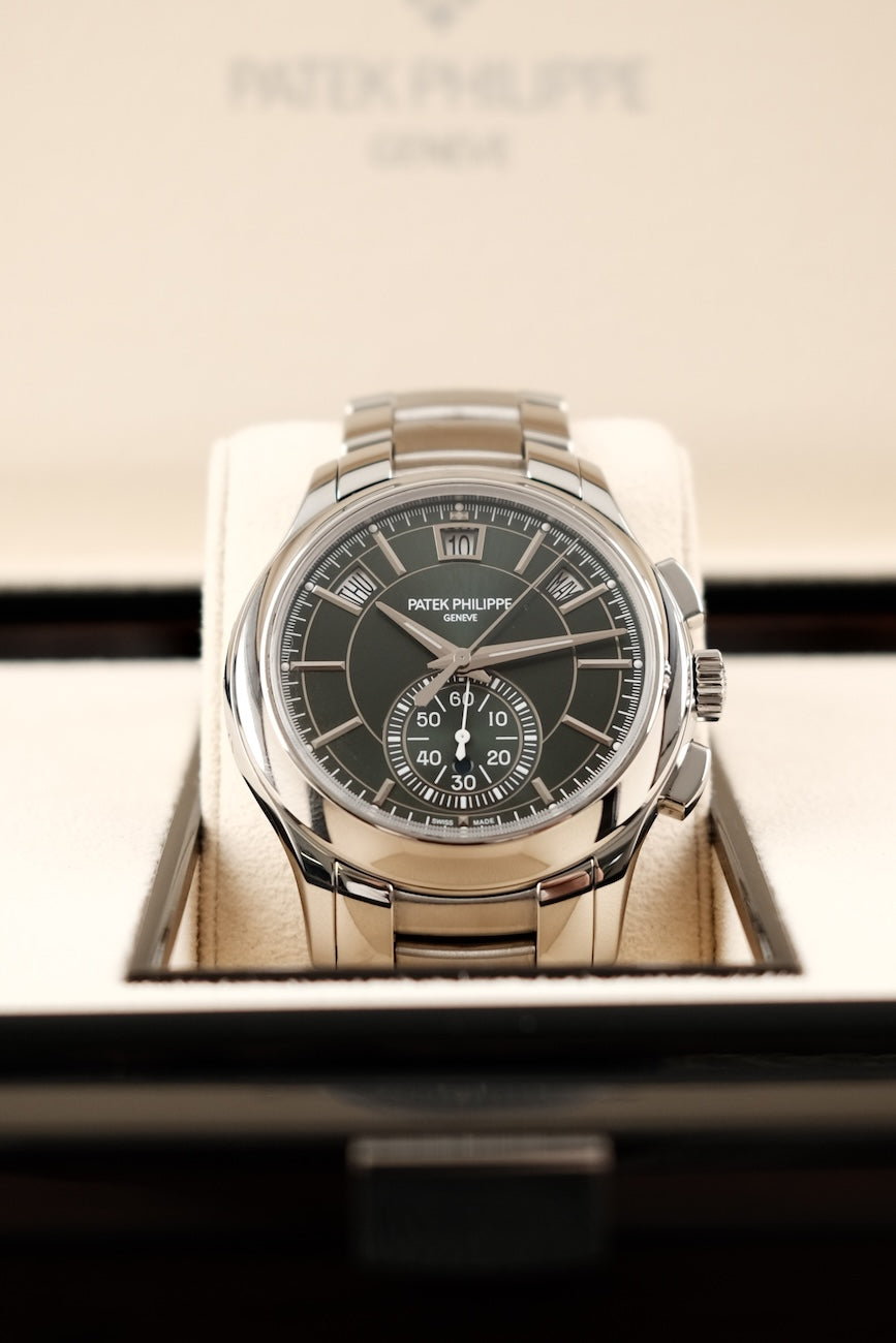 Patek Philippe Annual Calendar Chronograph 5905/1A-001 Box + og. Papiere Green Dial 42mm EU Delivered