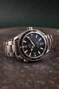 Load image into Gallery viewer, Omega Seamaster Planet Ocean 22015000  Box + og. Papiere 42mm, German First Buyer's Invoice, SERVICED
